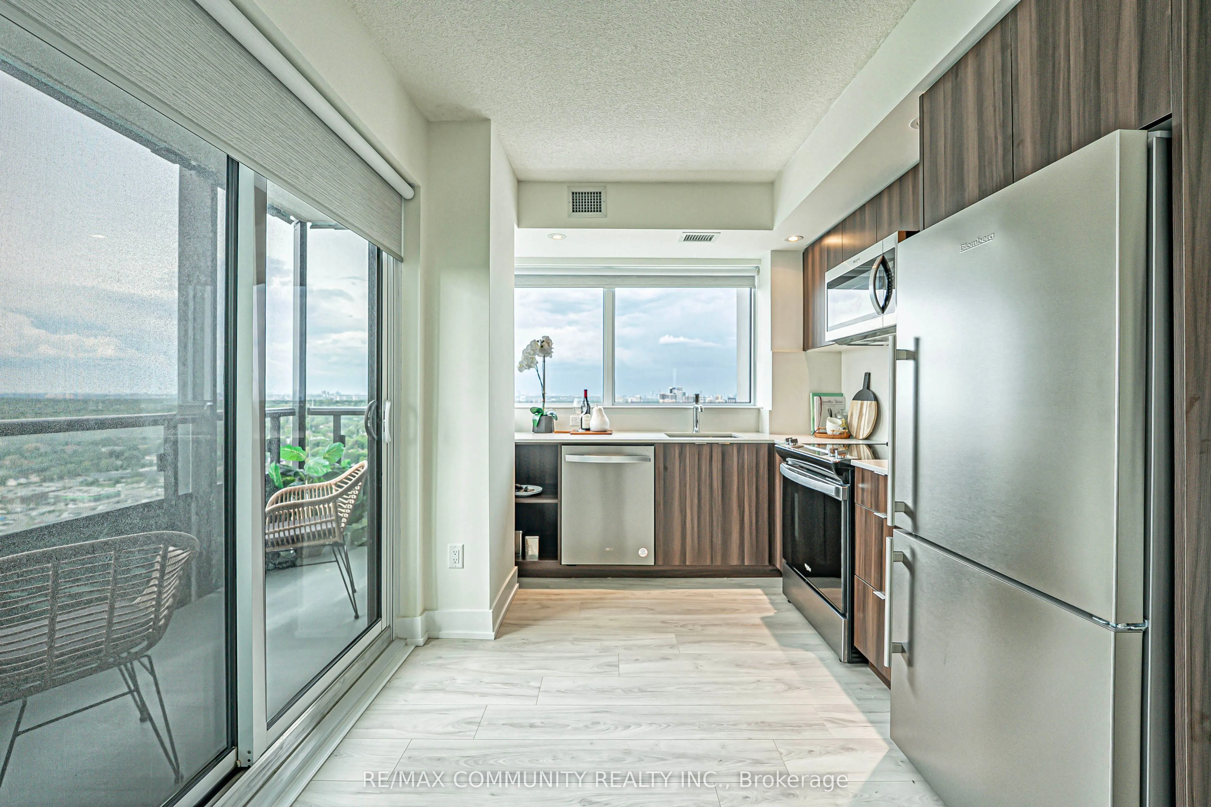 10 Eva Road, #2606