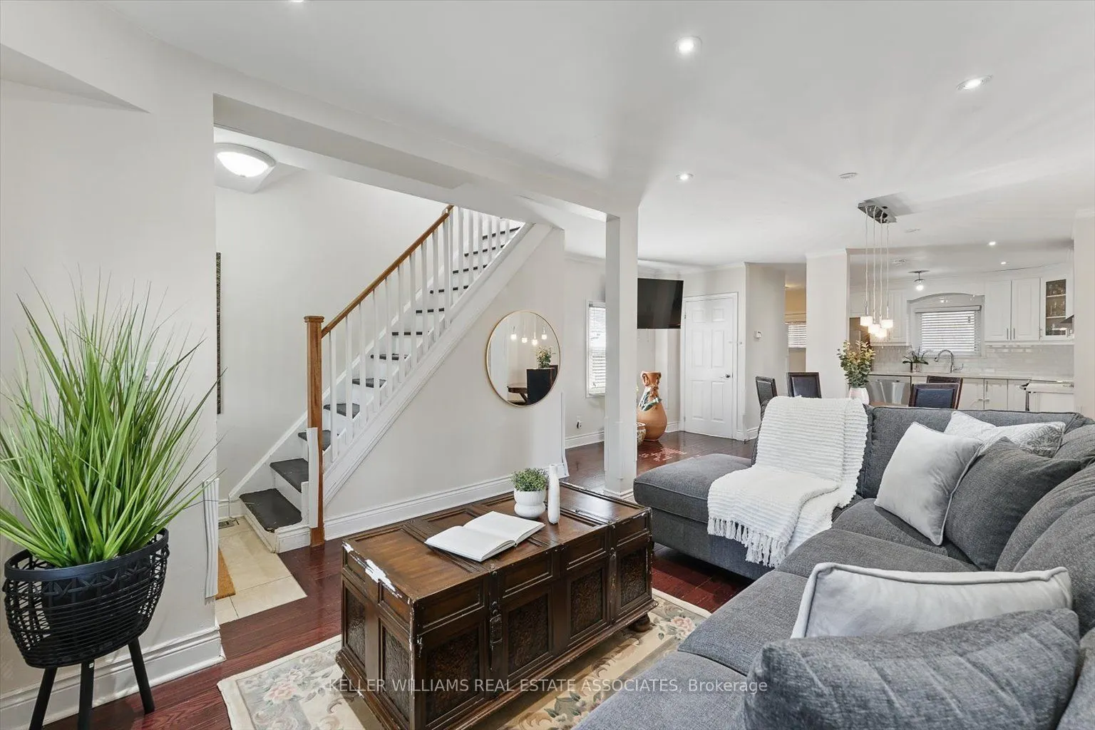 1106 Haig Boulevard