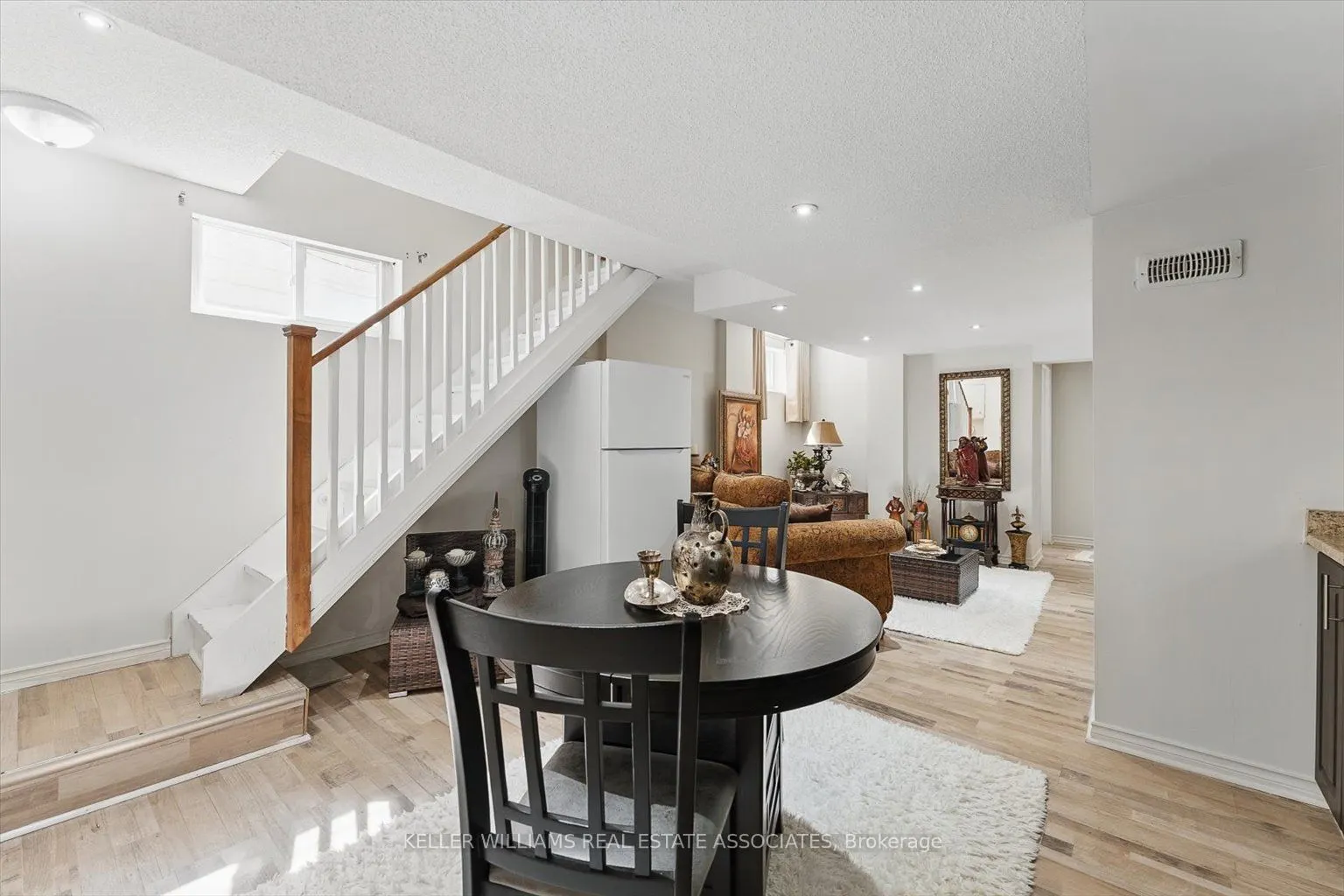 1106 Haig Boulevard