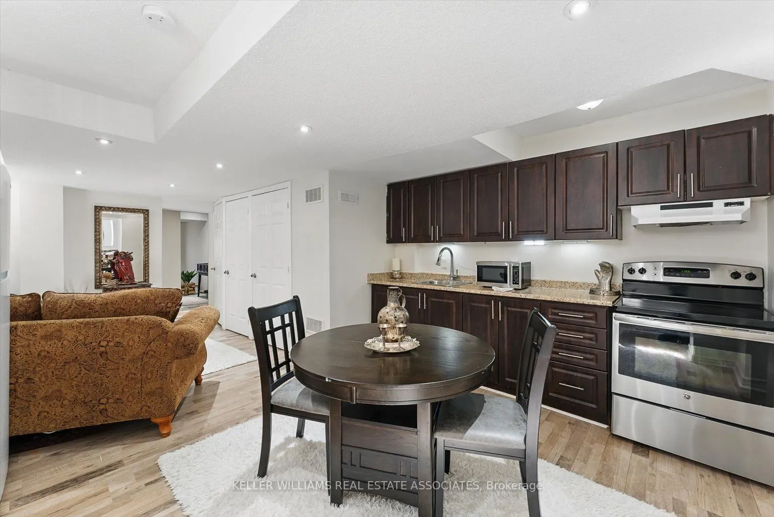 1106 Haig Boulevard