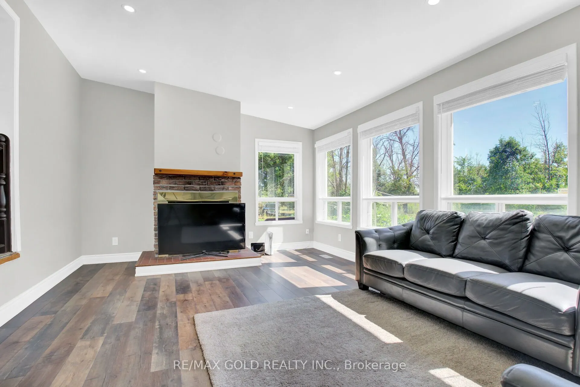 8182 Hornby Road