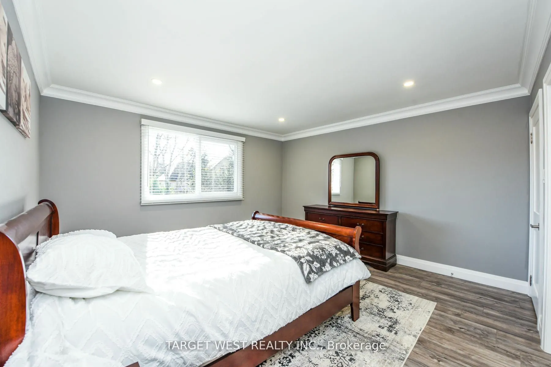 1443 Saginaw Crescent