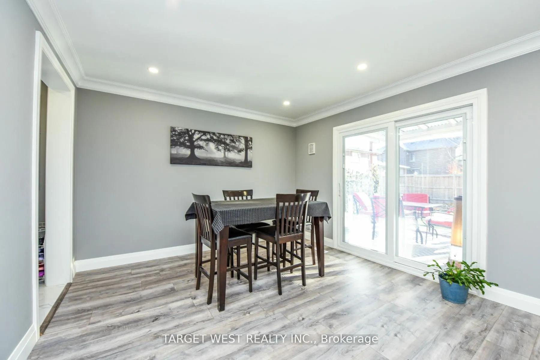 1443 Saginaw Crescent
