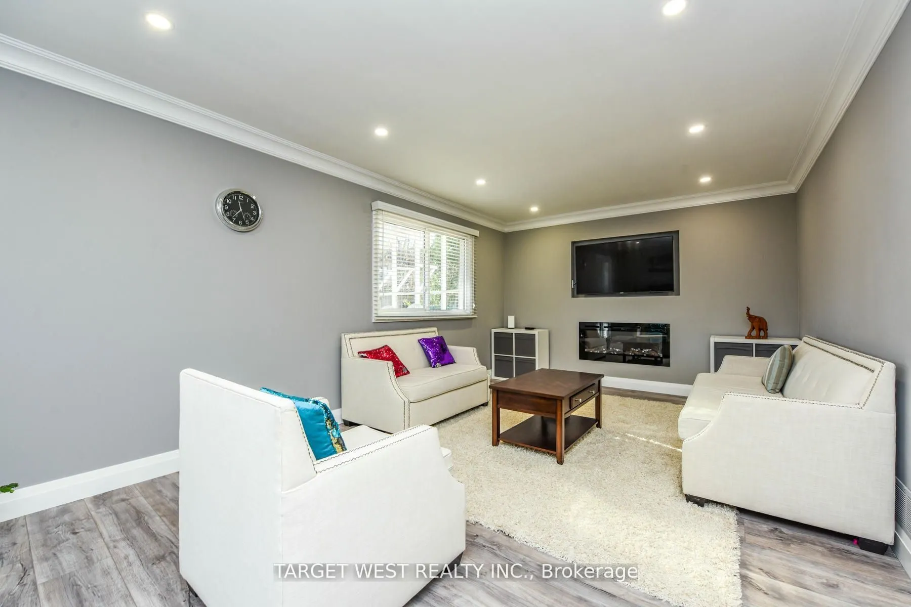 1443 Saginaw Crescent