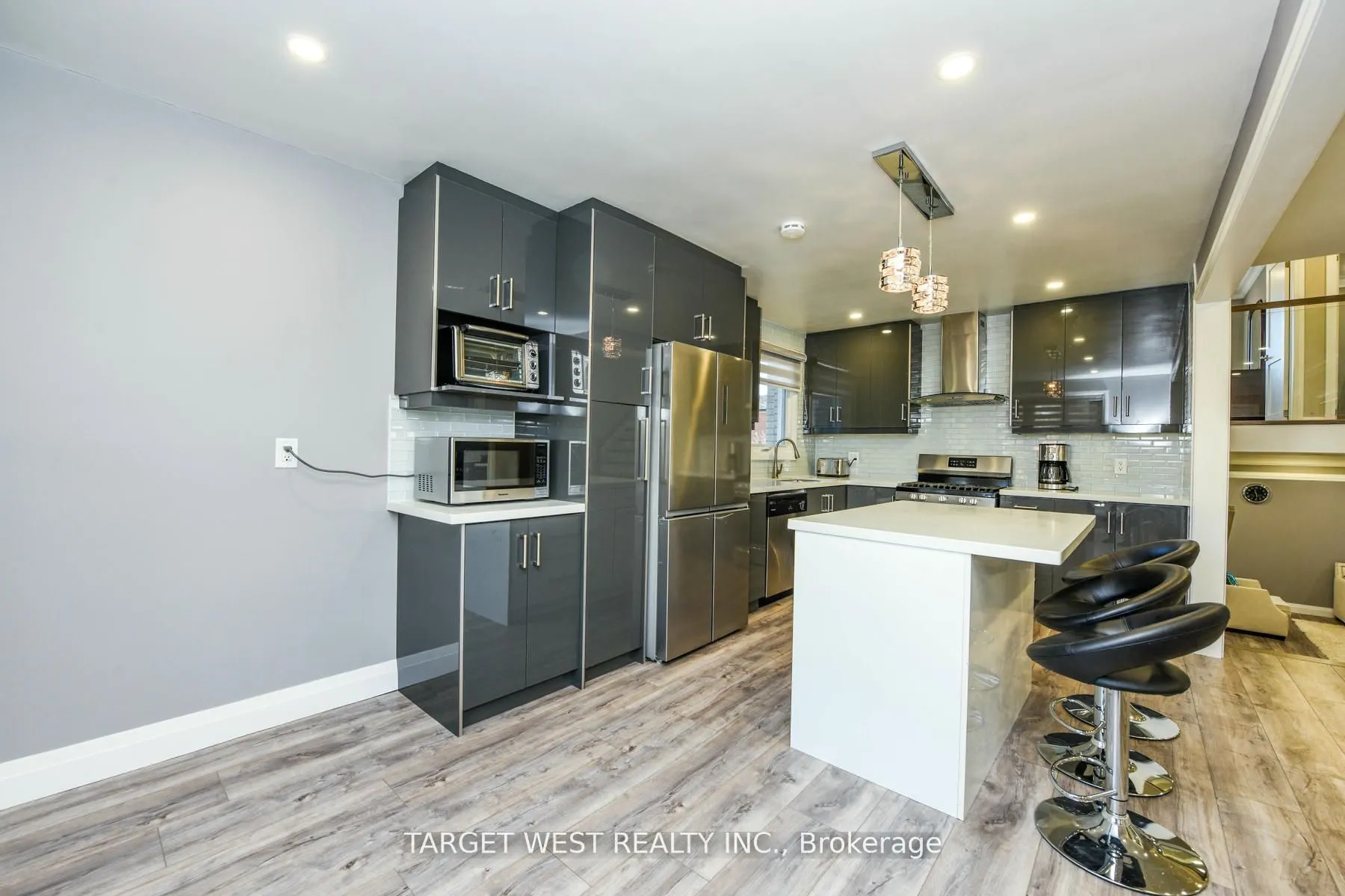 1443 Saginaw Crescent