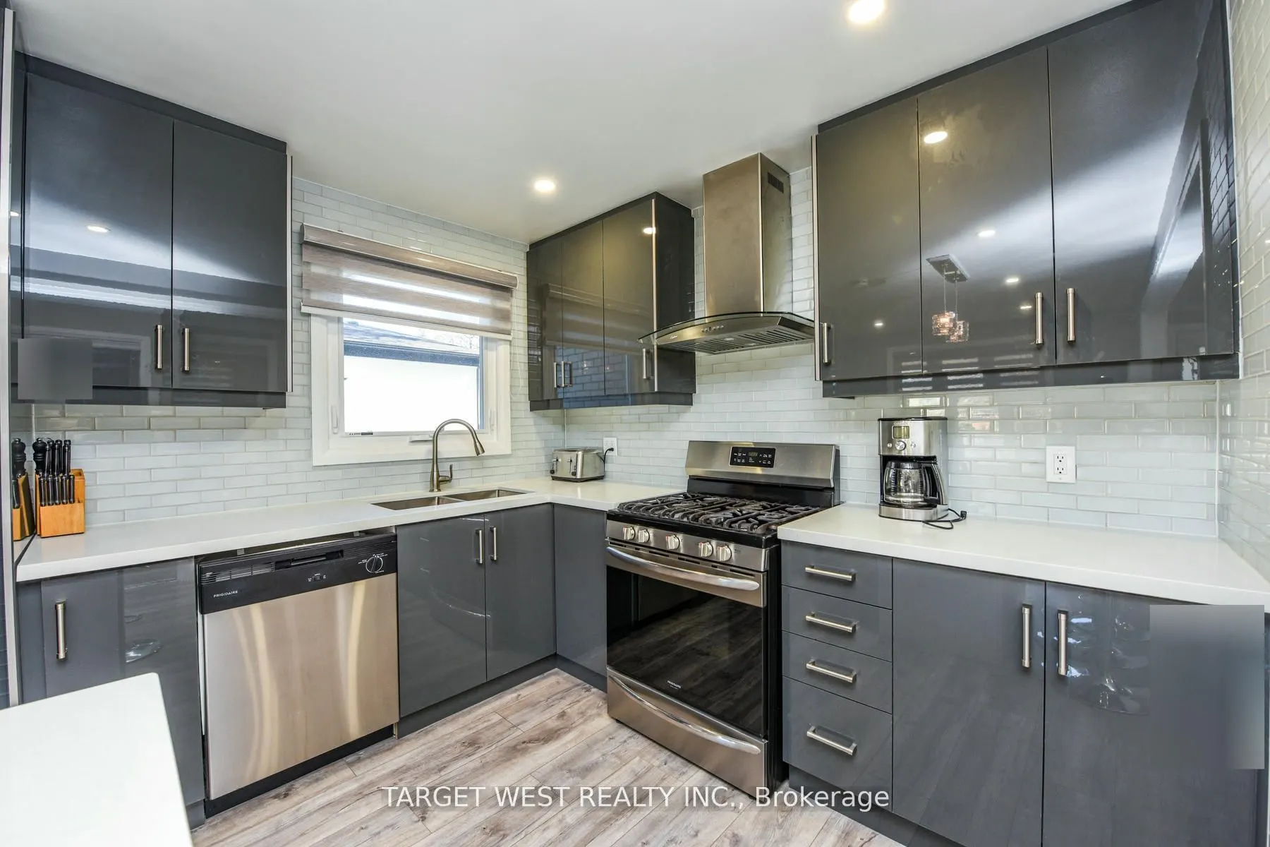 1443 Saginaw Crescent