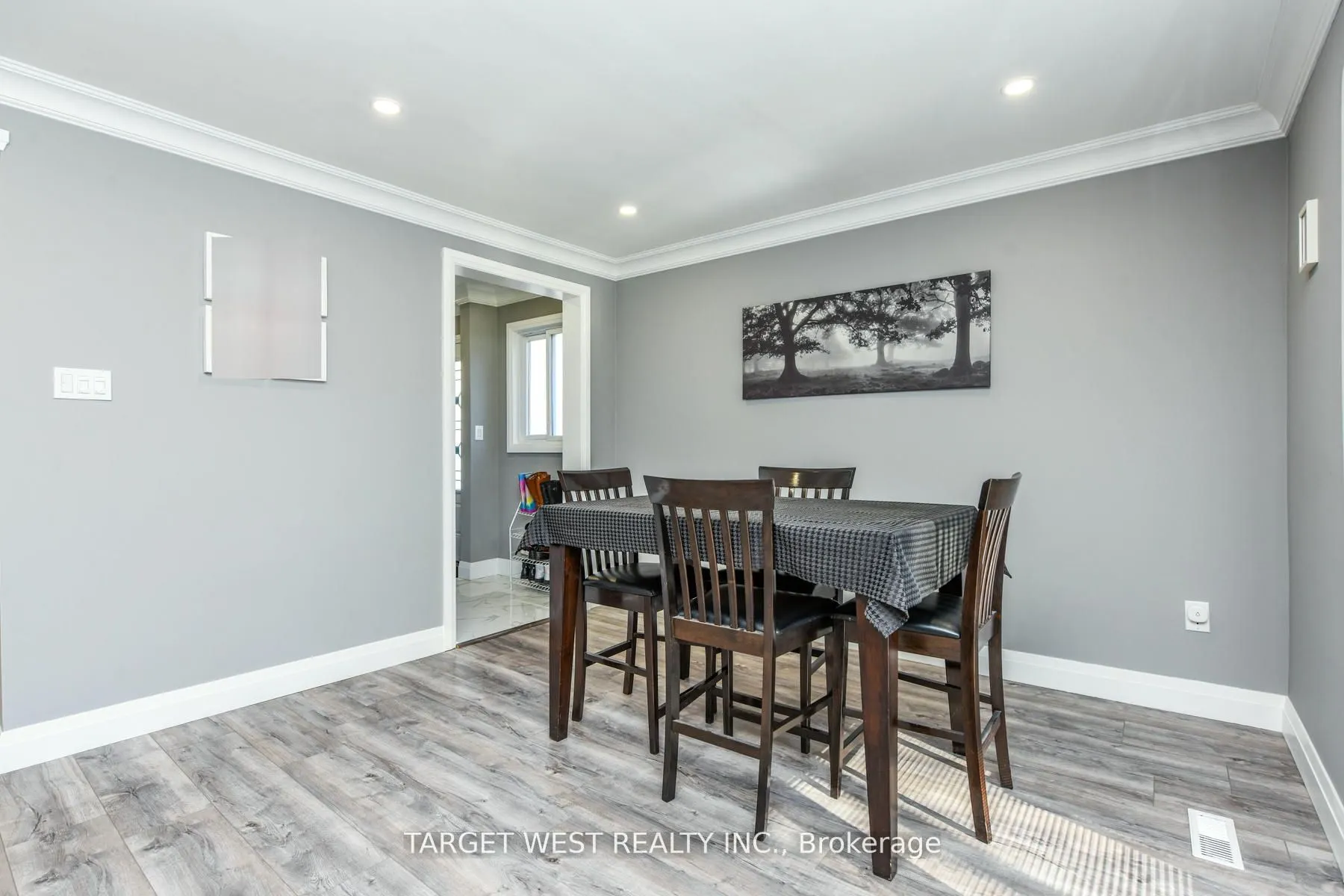1443 Saginaw Crescent