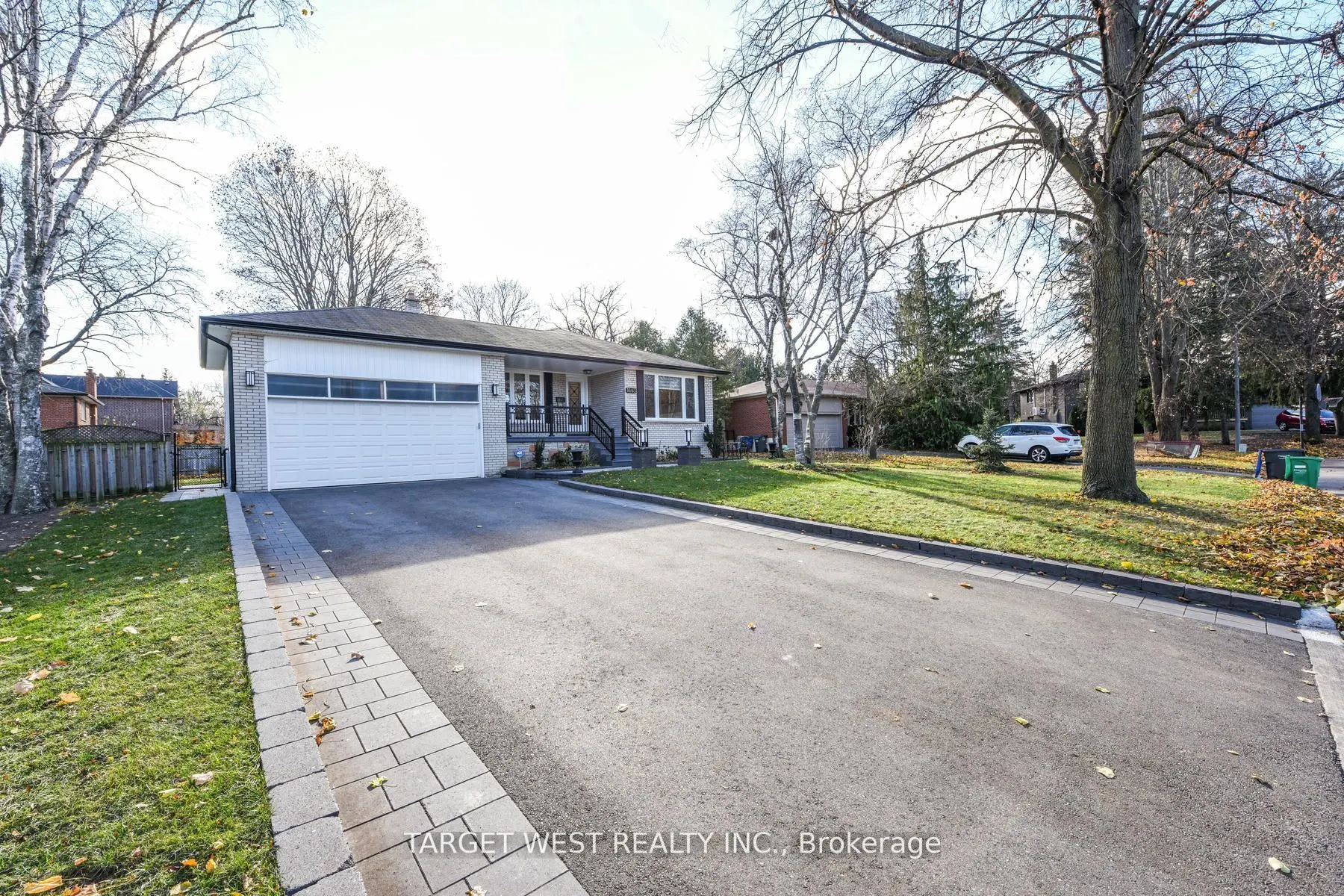1443 Saginaw Crescent