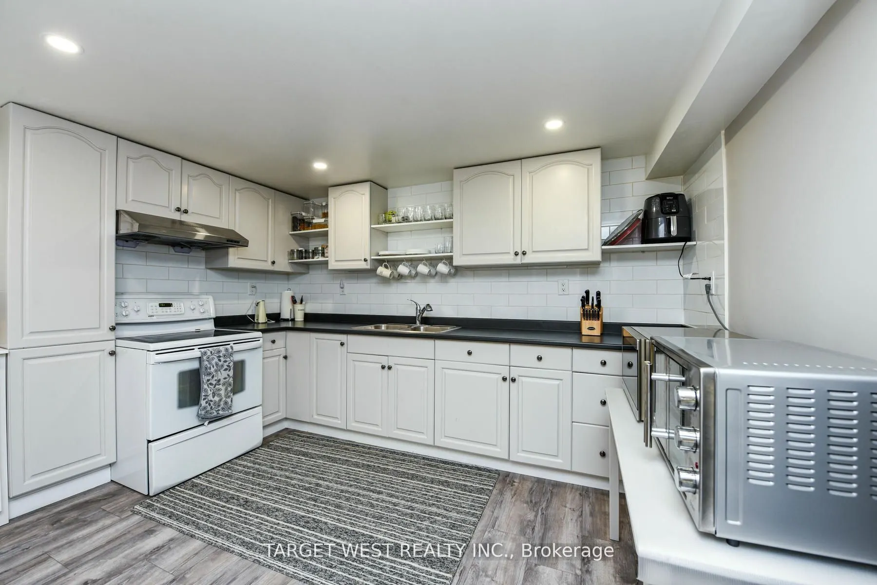 1443 Saginaw Crescent