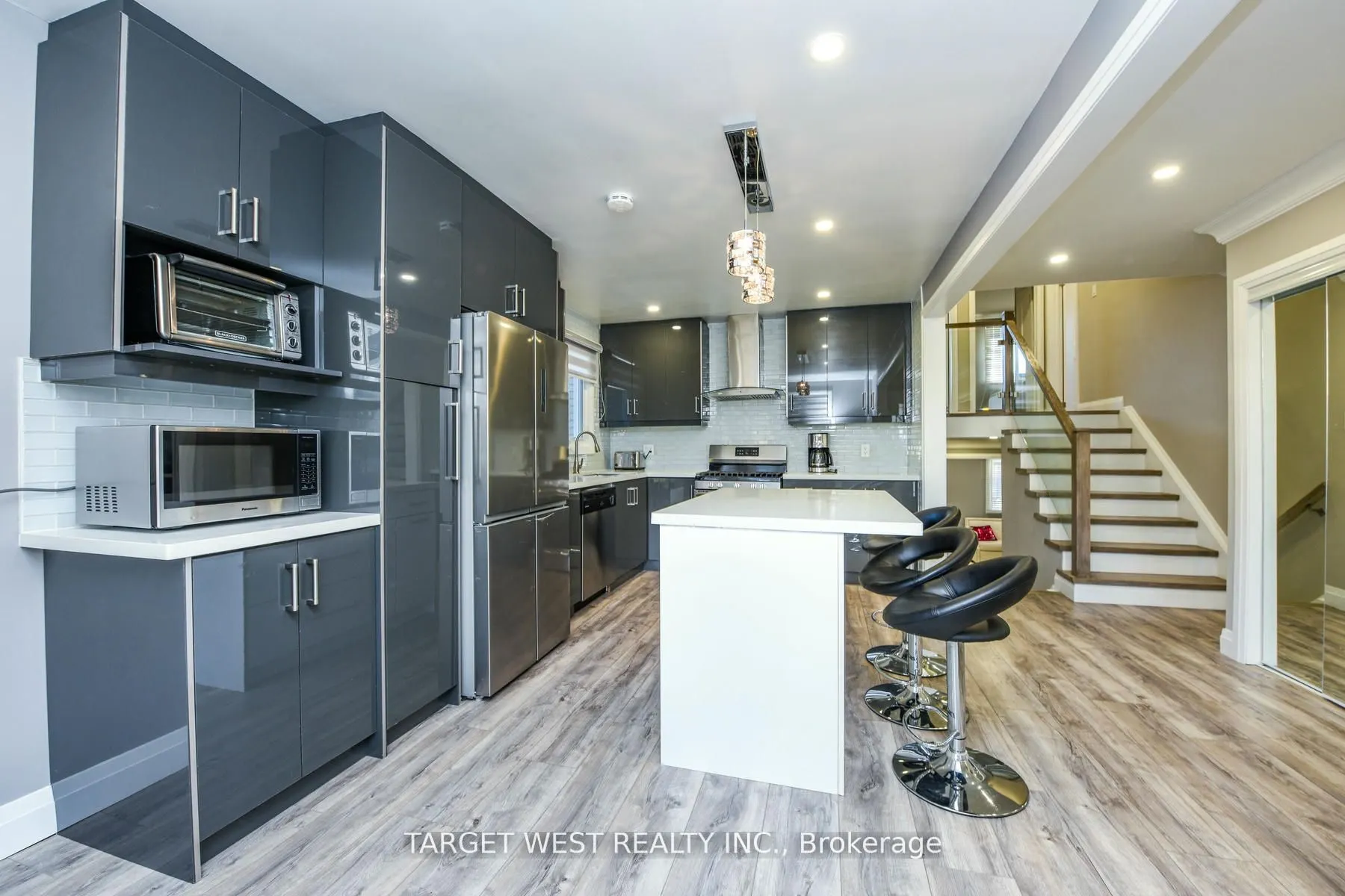 1443 Saginaw Crescent