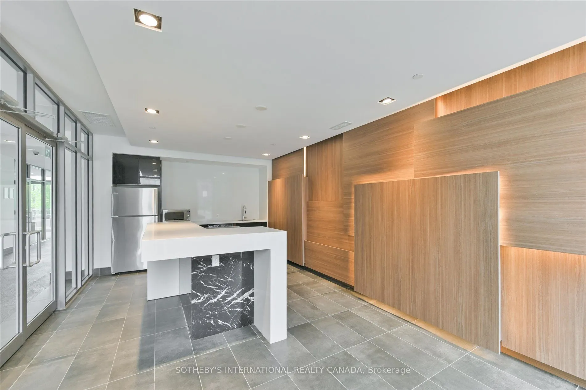 5260 Dundas Street, #410