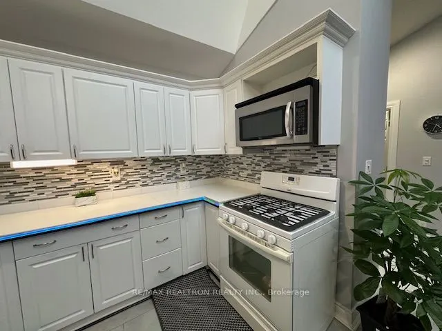 13 Broadview Avenue