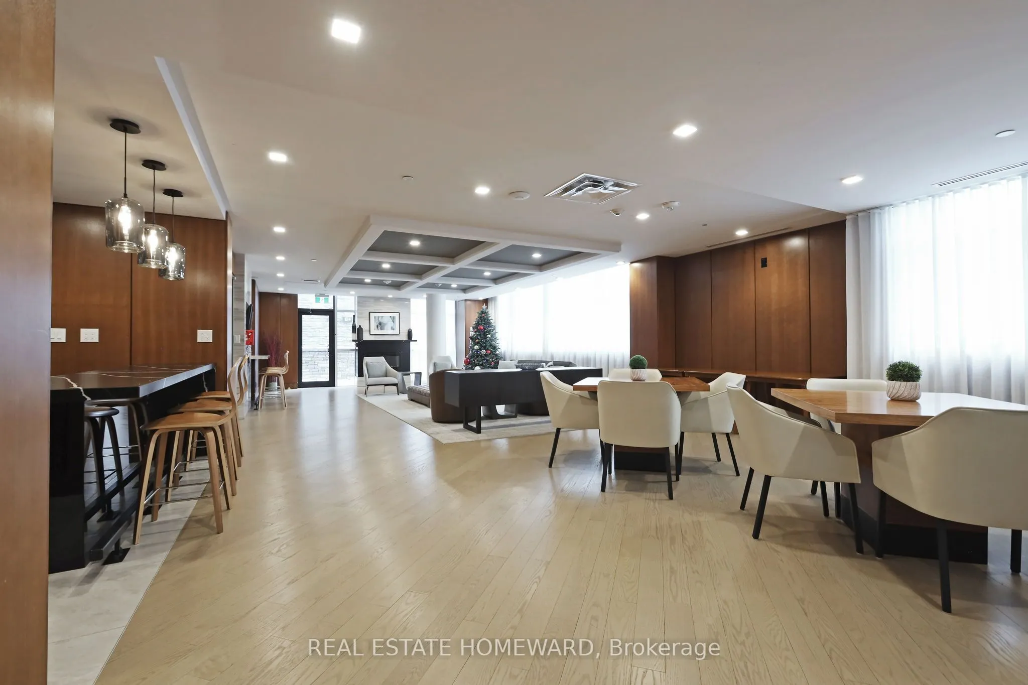 1575 Lakeshore Road W, #108