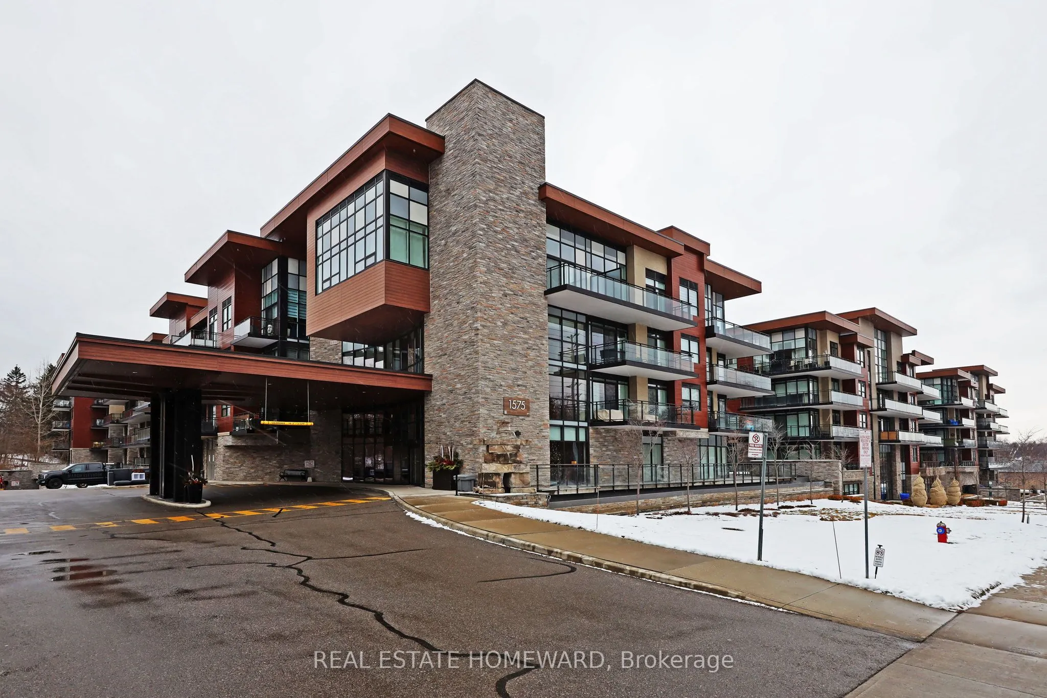 1575 Lakeshore Road W, #108