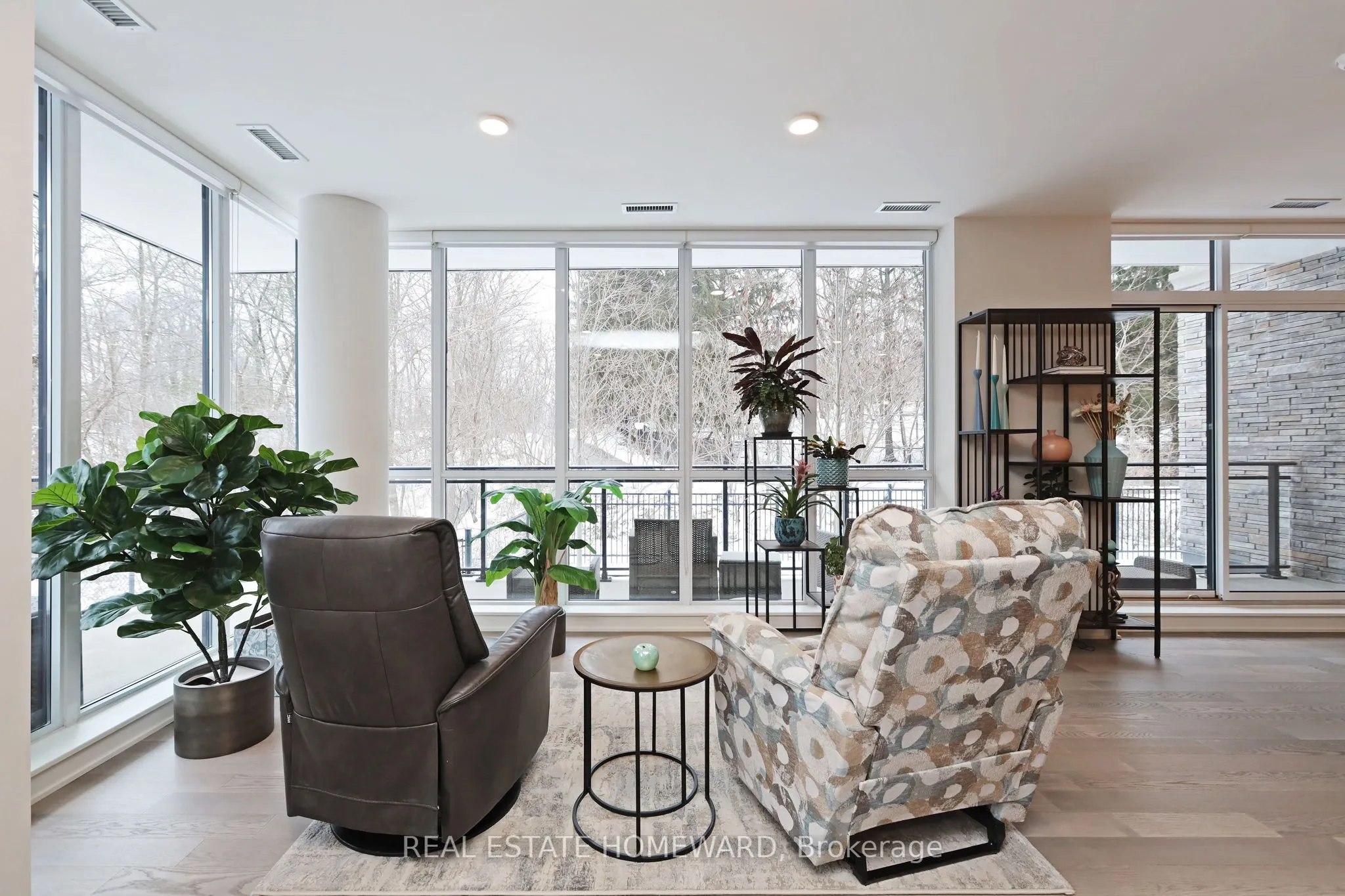 1575 Lakeshore Road W, #108