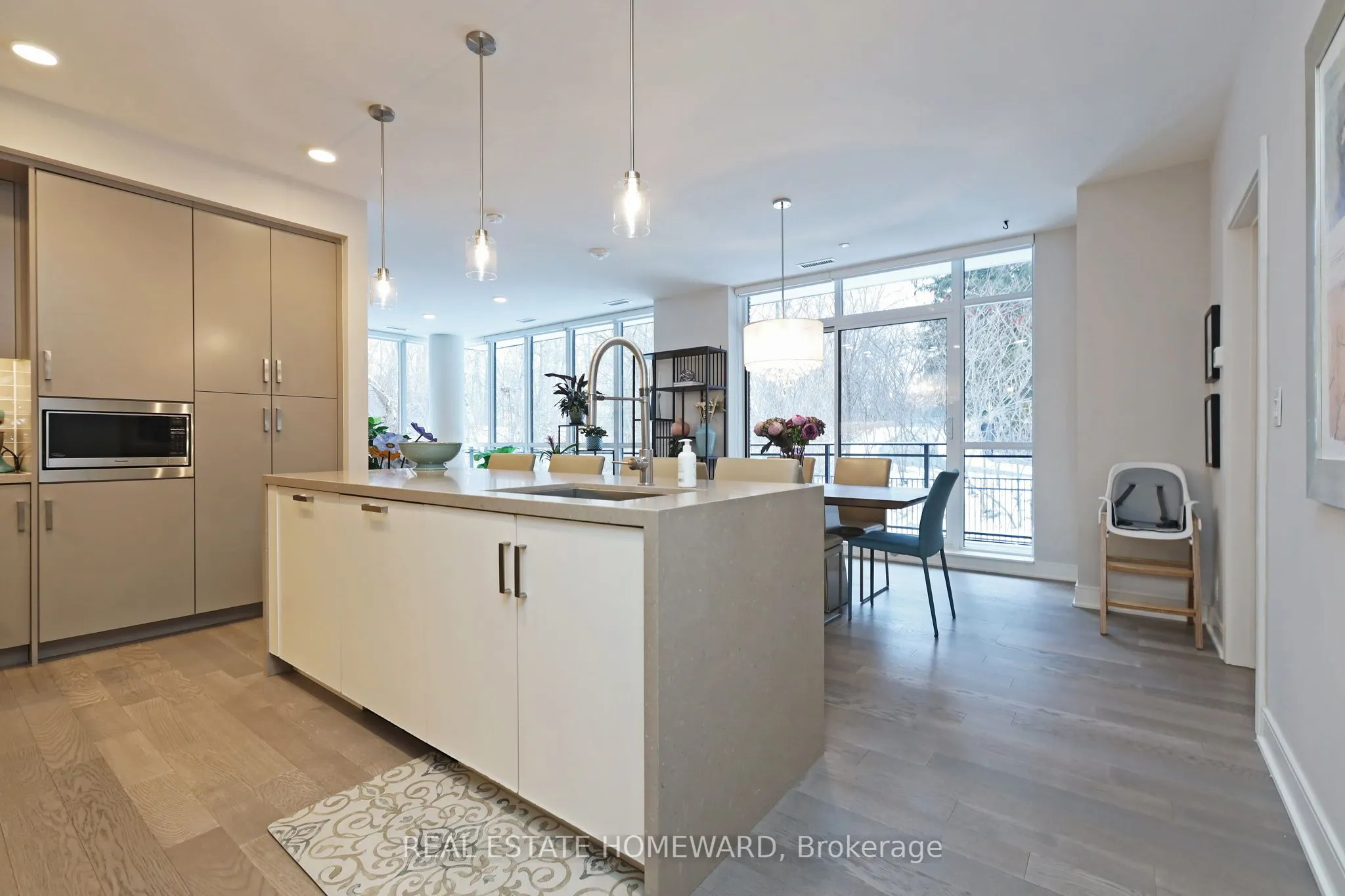 1575 Lakeshore Road W, #108