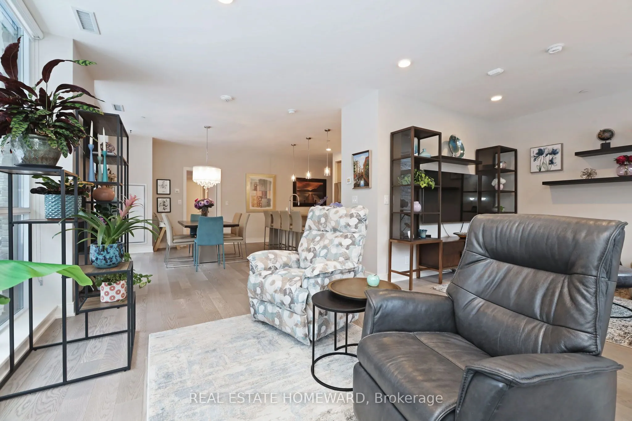 1575 Lakeshore Road W, #108