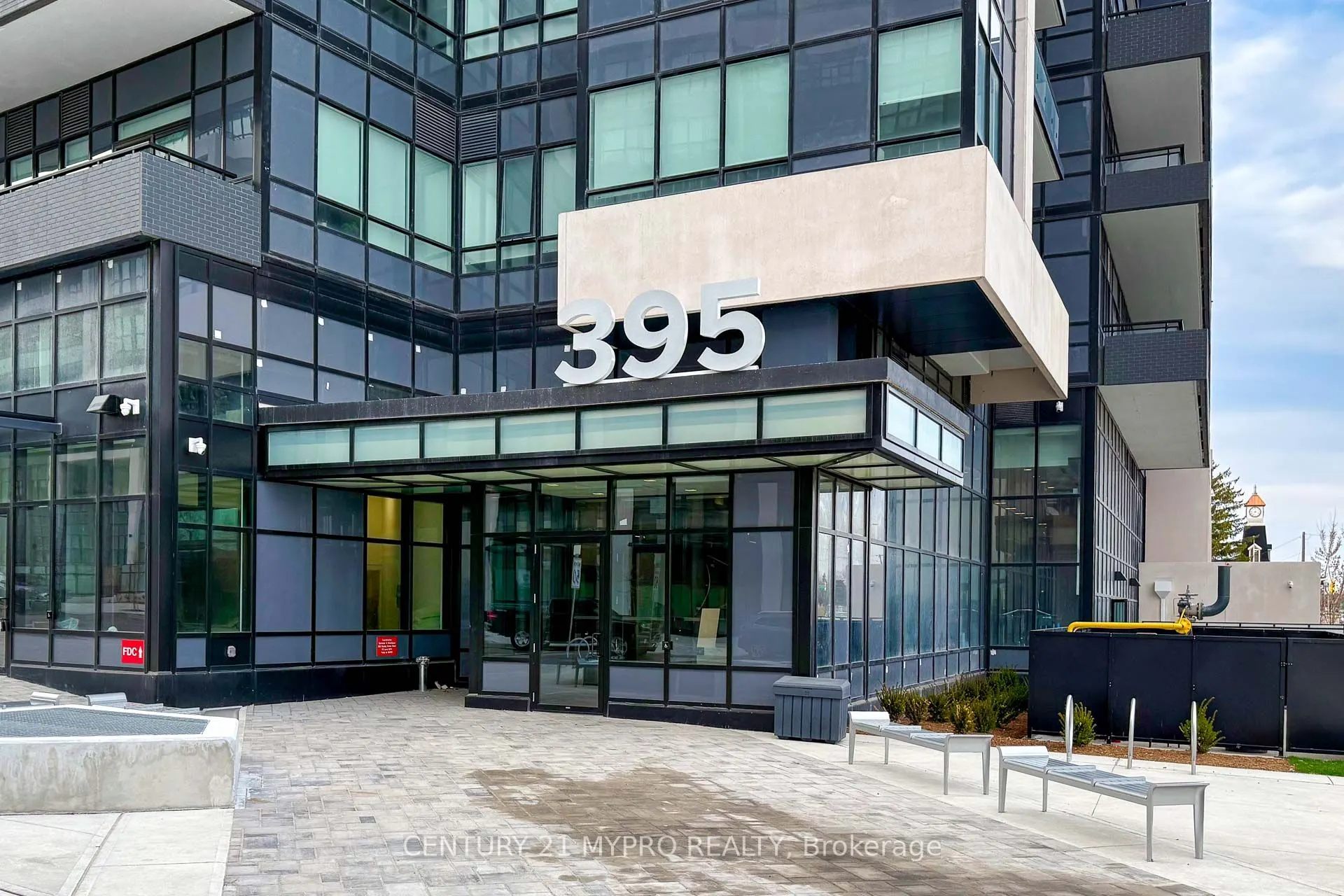 395 Dundas Street W, #PH02