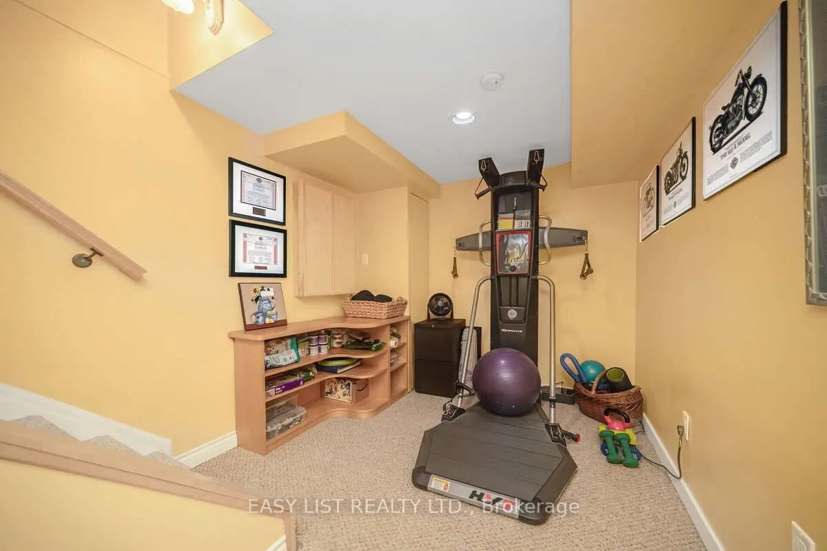 72 Carisbrooke Court #72