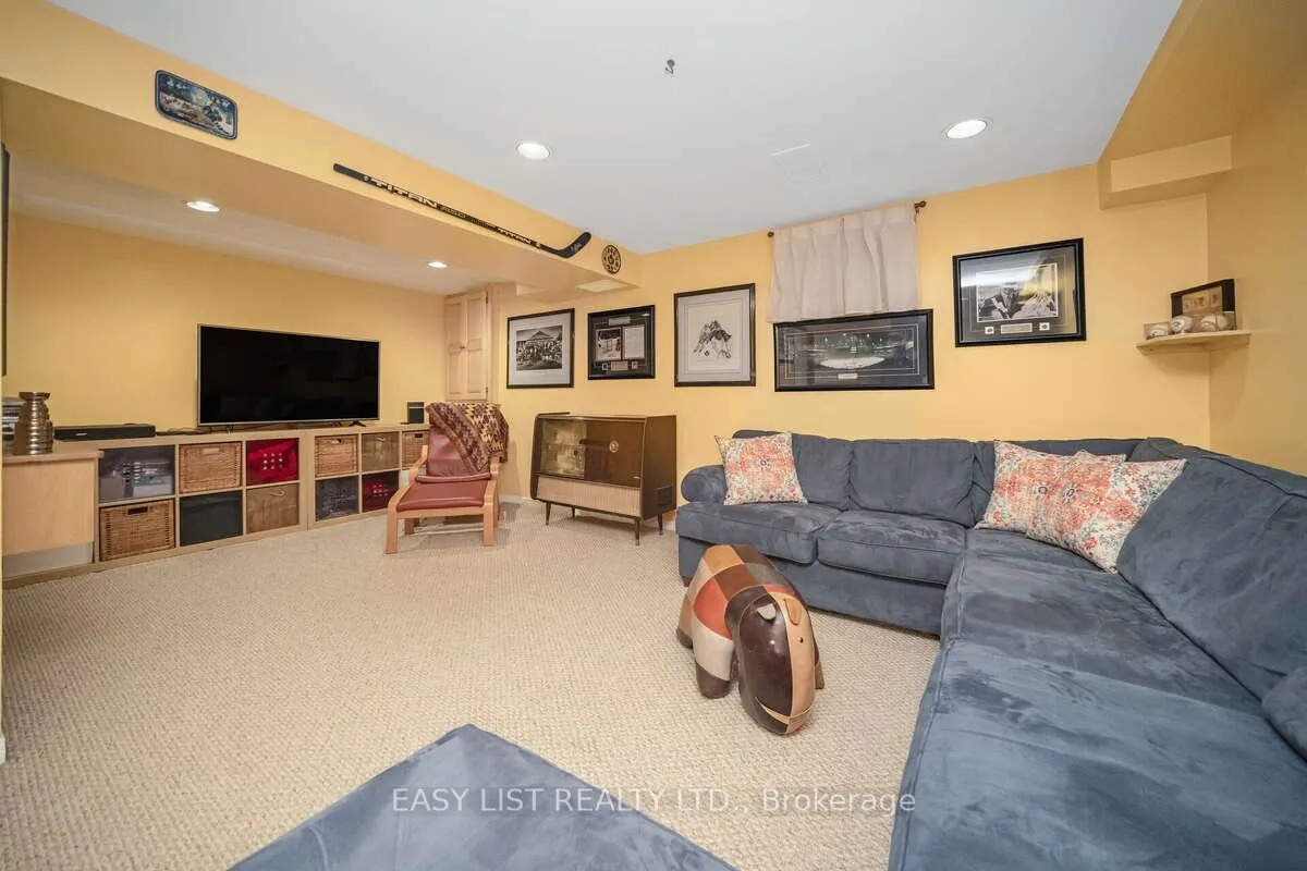 72 Carisbrooke Court #72