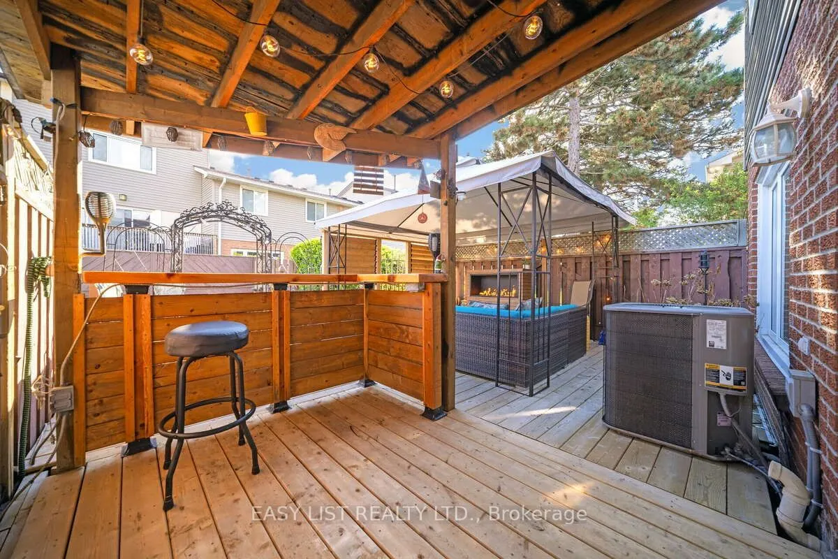 72 Carisbrooke Court #72