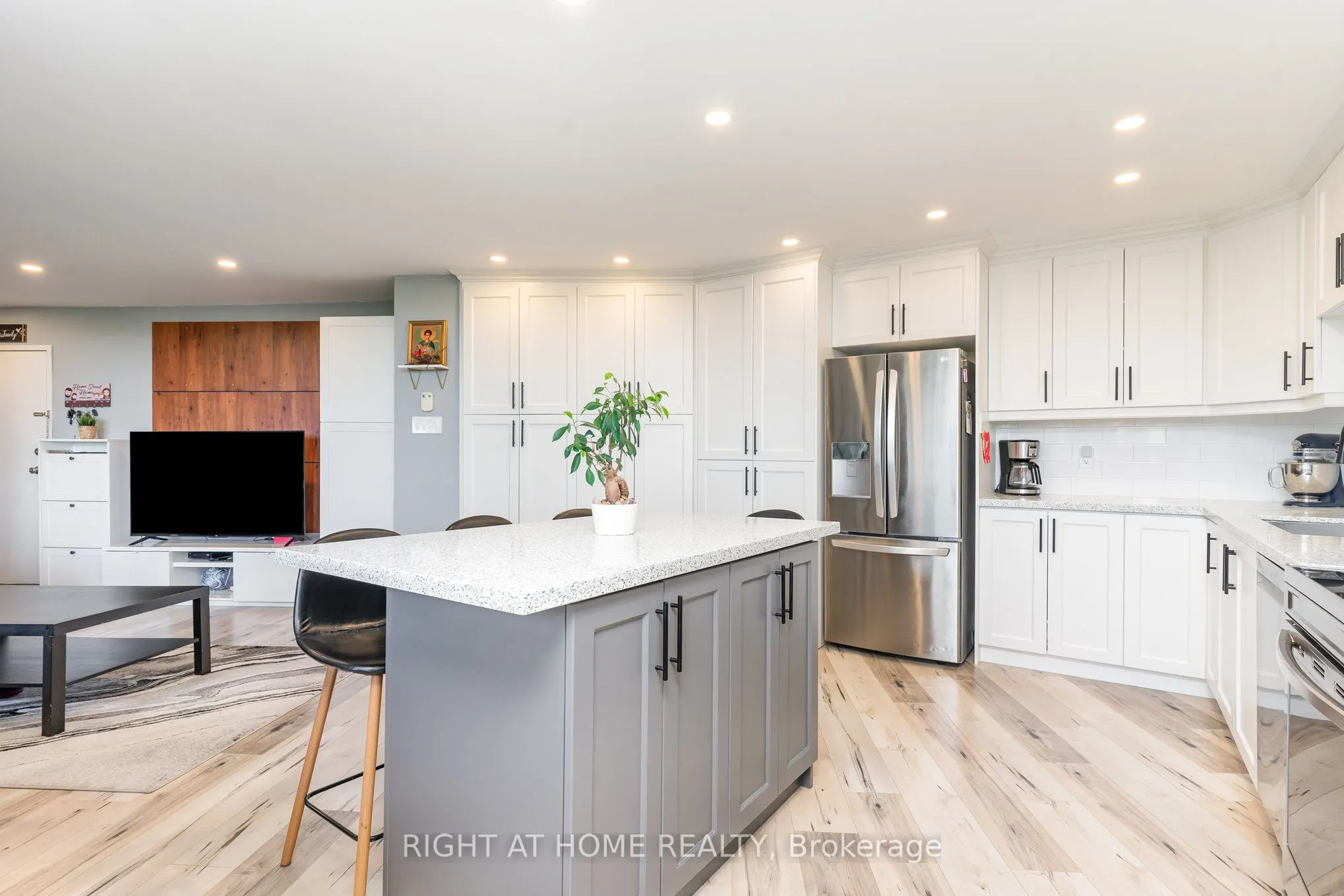 530 Lolita Gardens, #505