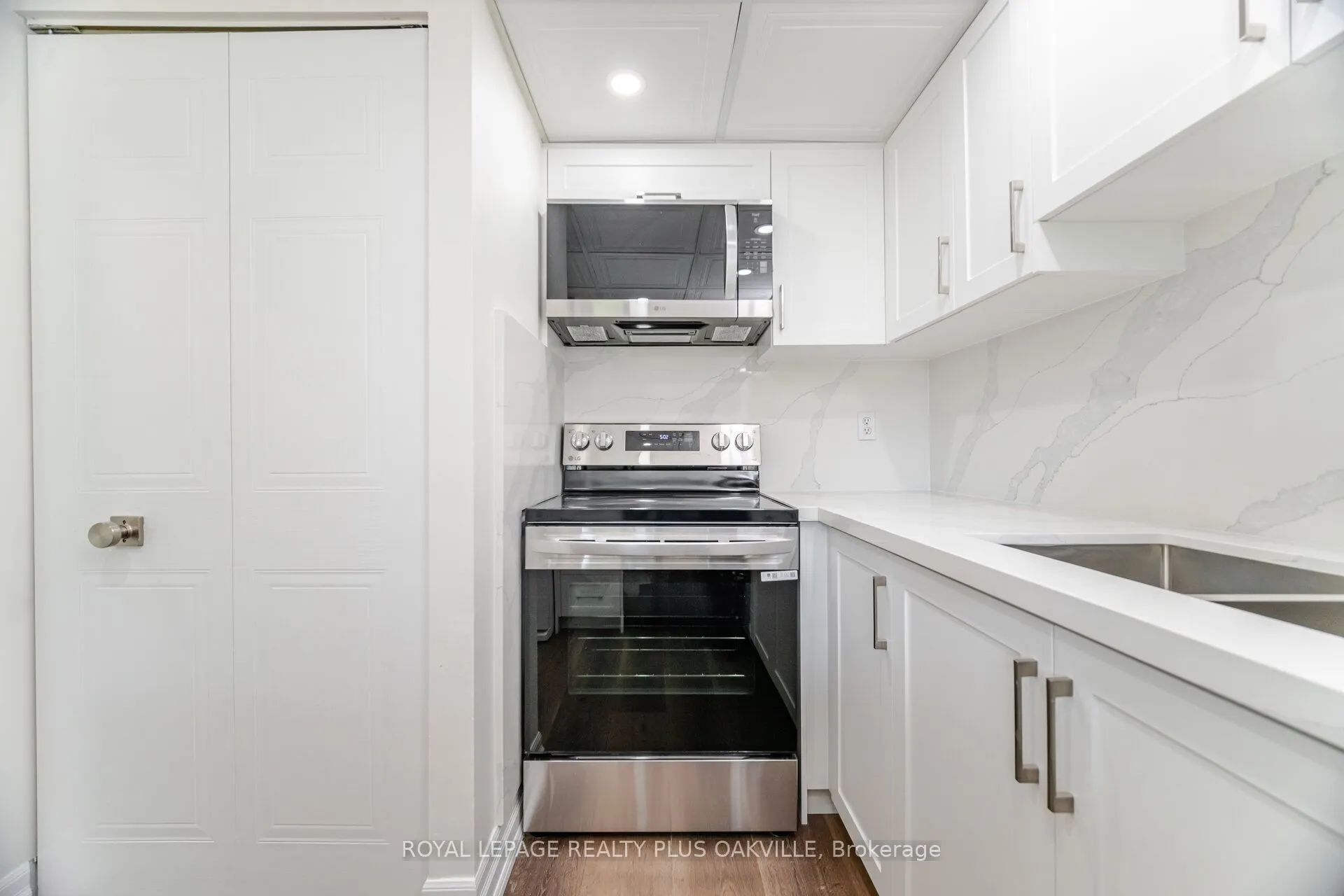 1225 North Shore Boulevard E, #104