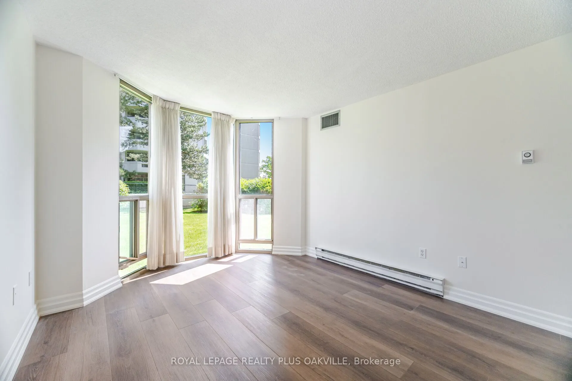 1225 North Shore Boulevard E, #104