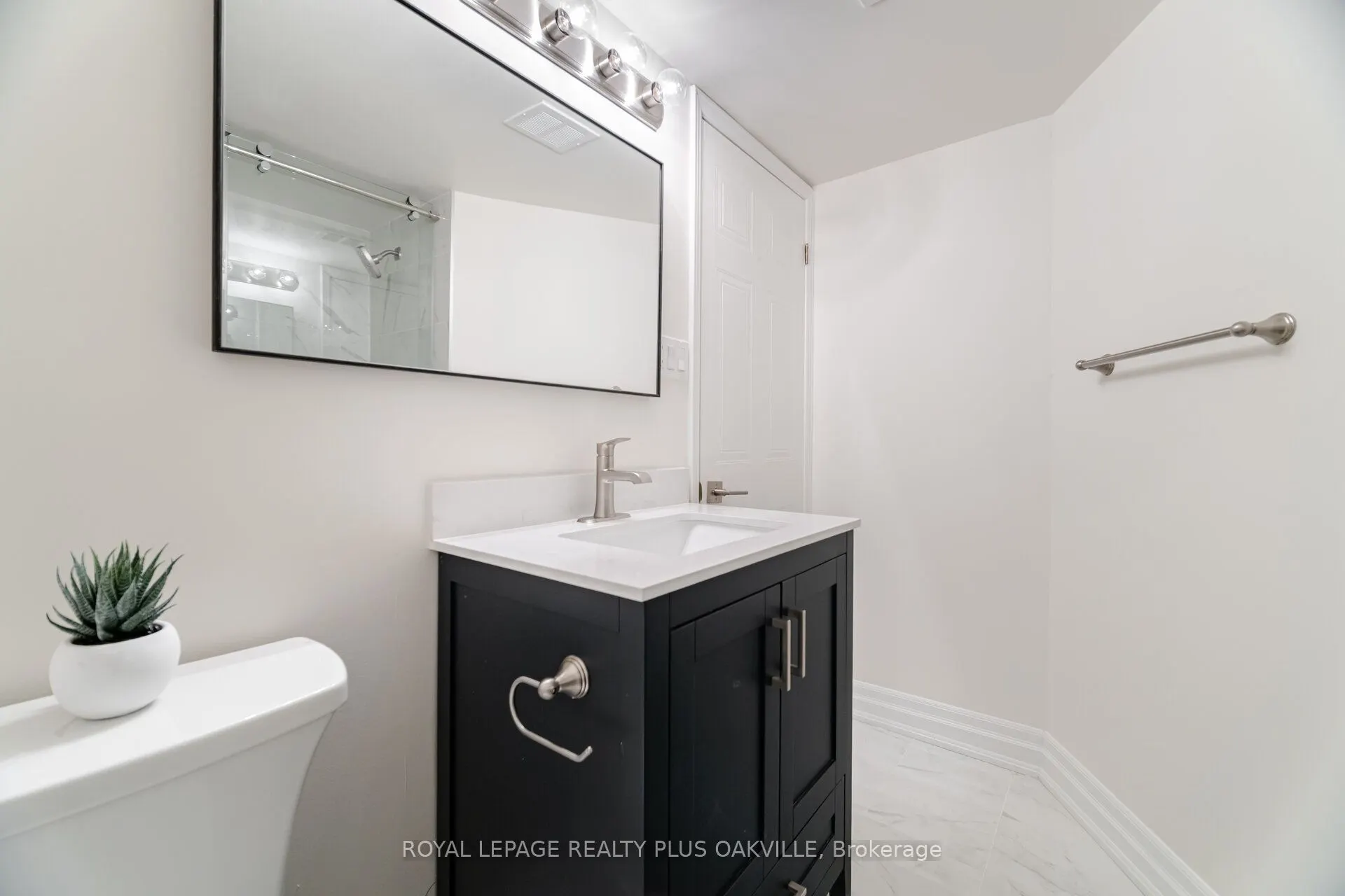 1225 North Shore Boulevard E, #104