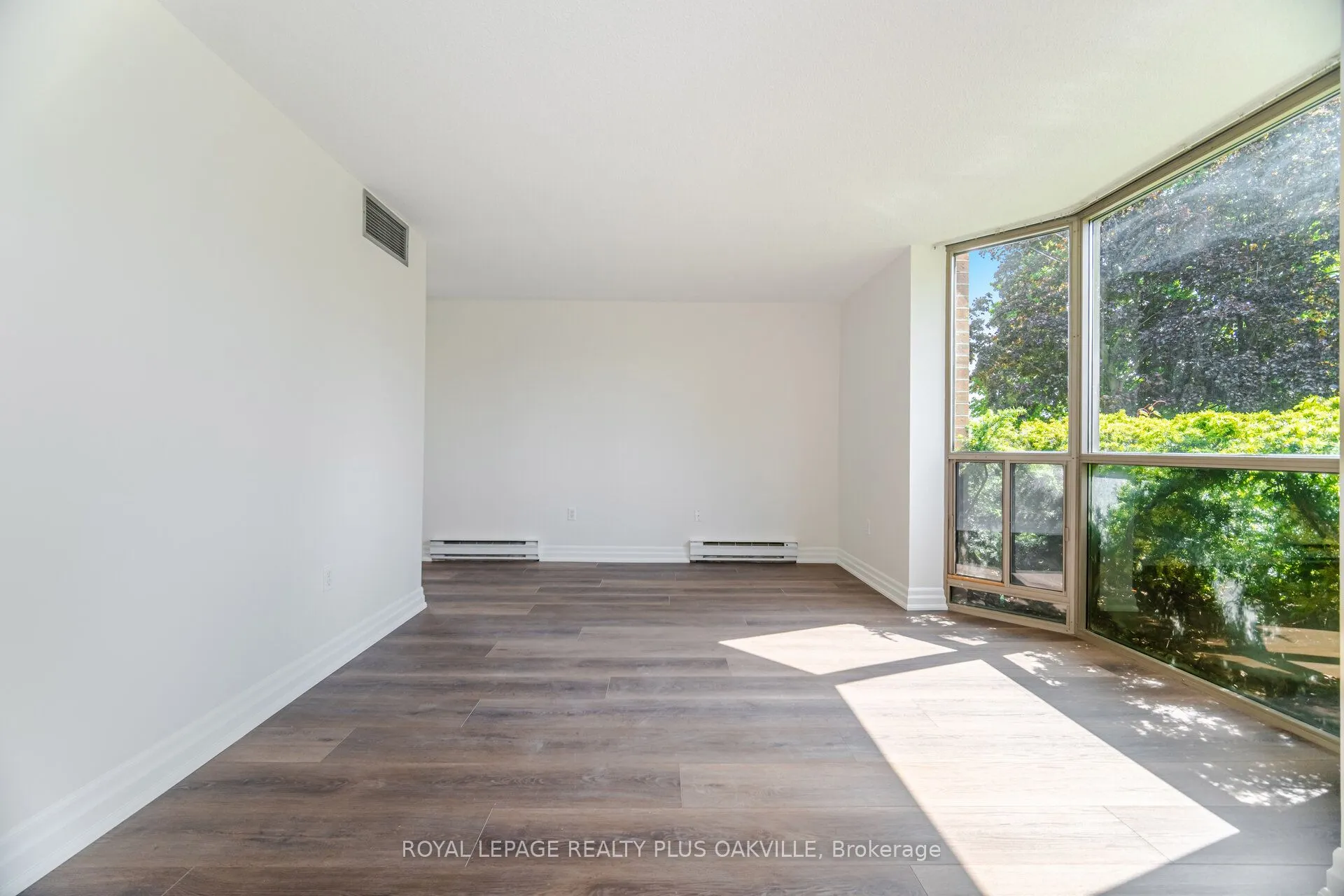 1225 North Shore Boulevard E, #104