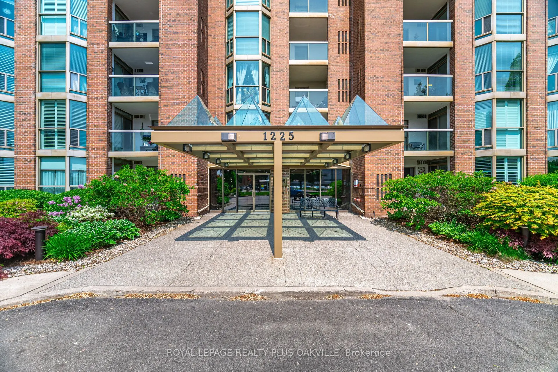 1225 North Shore Boulevard E, #104