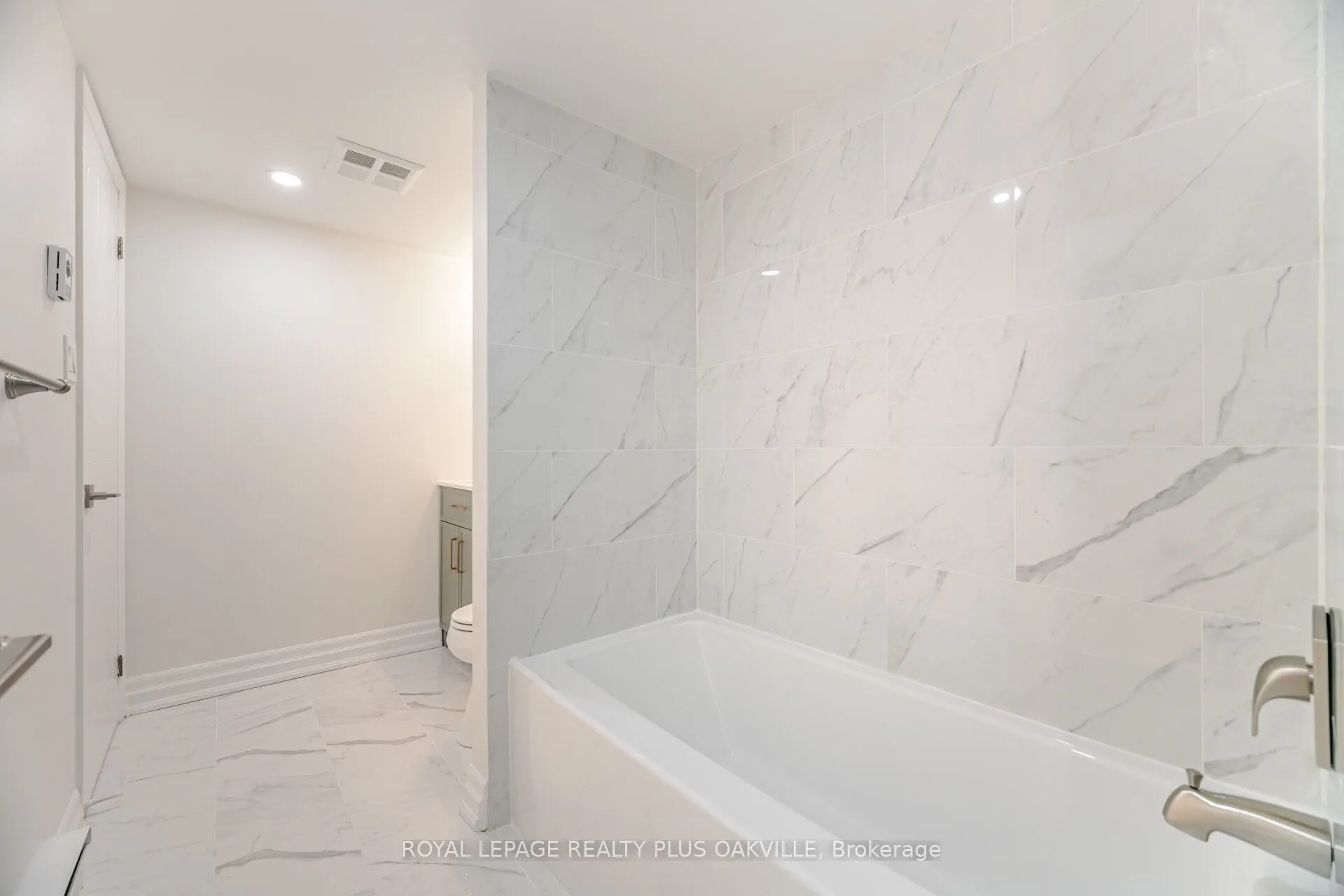 1225 North Shore Boulevard E, #104