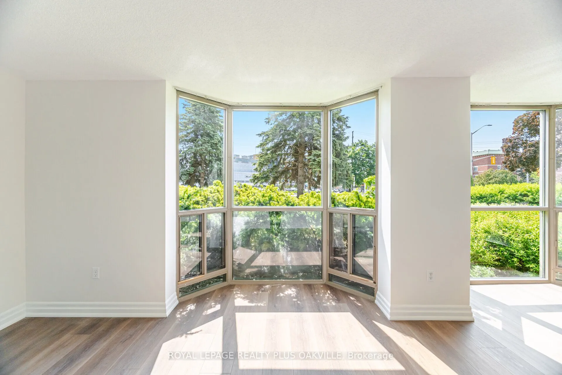 1225 North Shore Boulevard E, #104