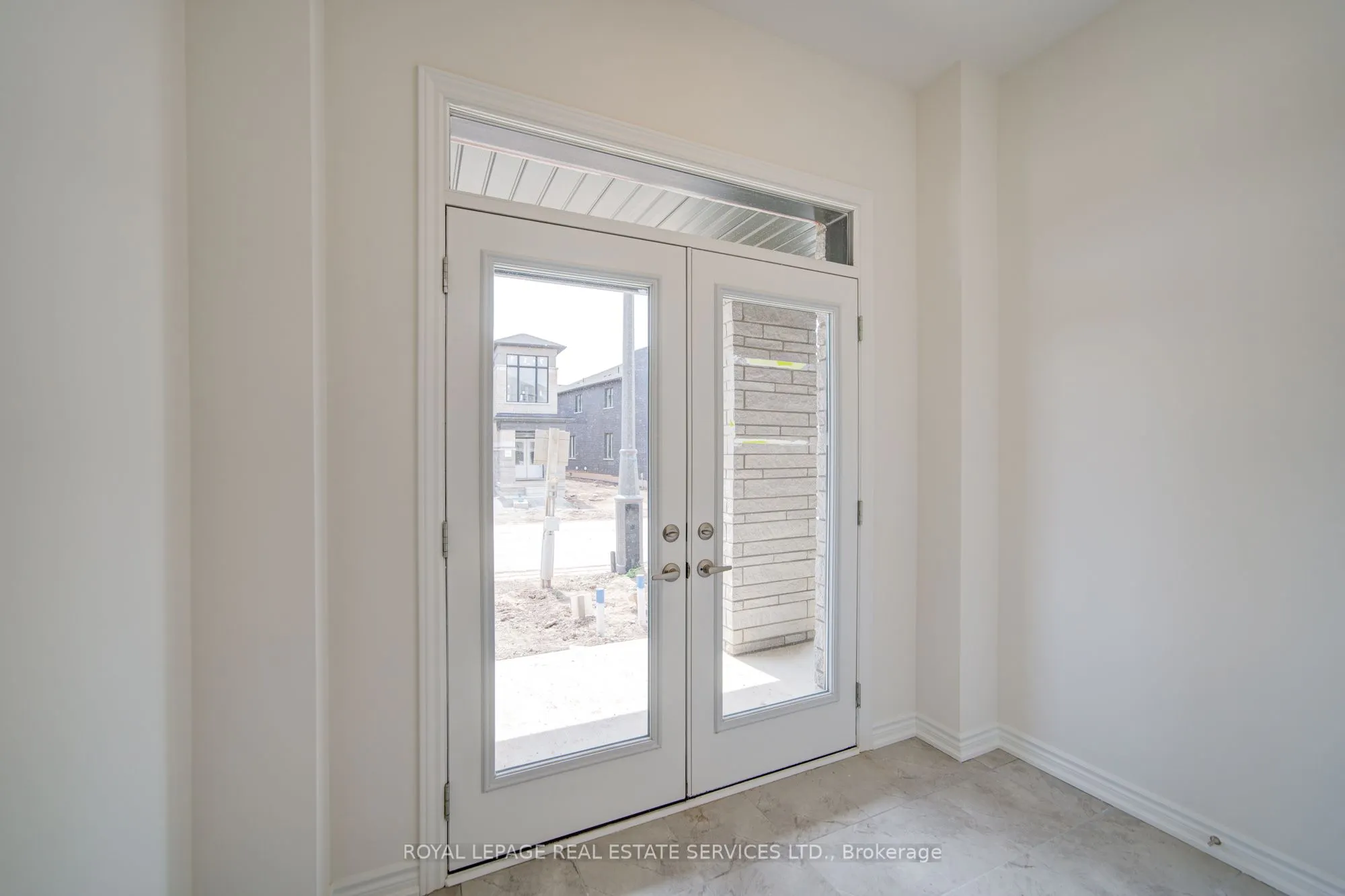 1180 Dartmouth Crescent
