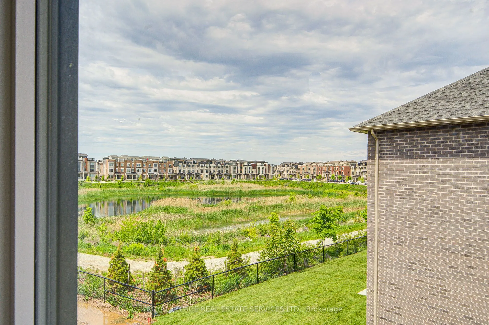 1180 Dartmouth Crescent