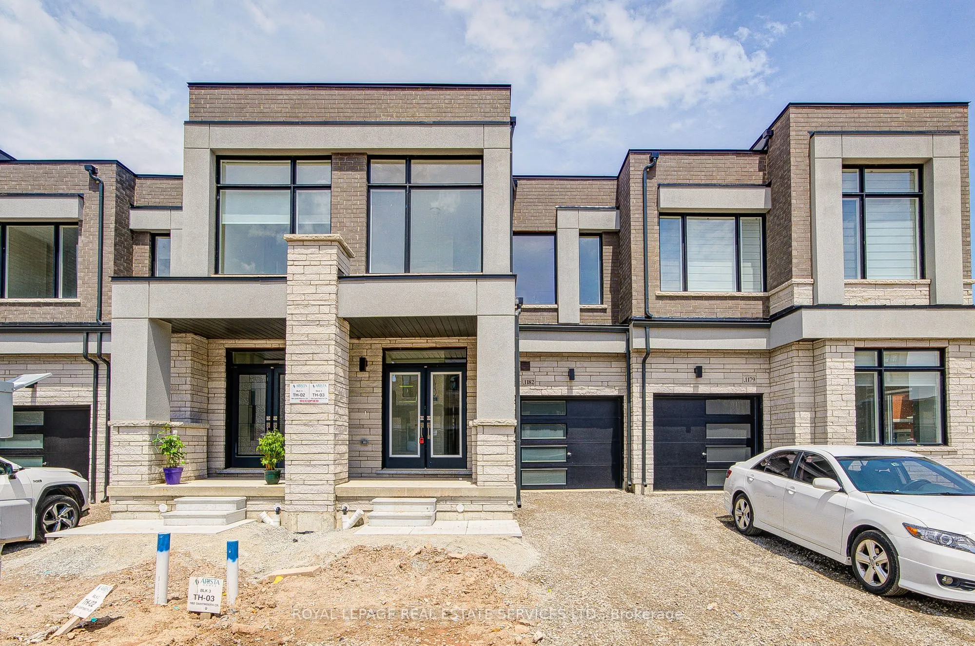 1180 Dartmouth Crescent