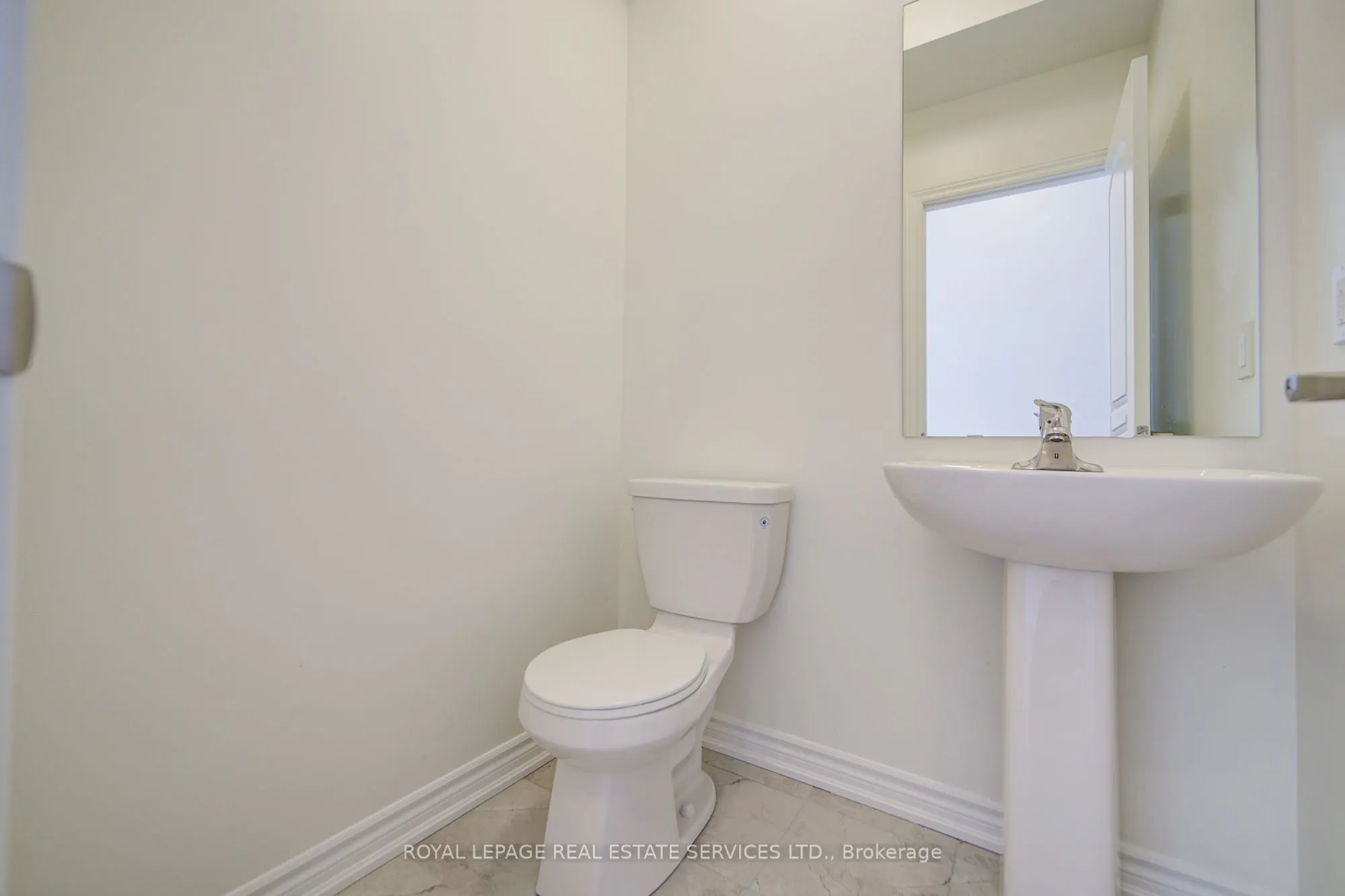 1180 Dartmouth Crescent