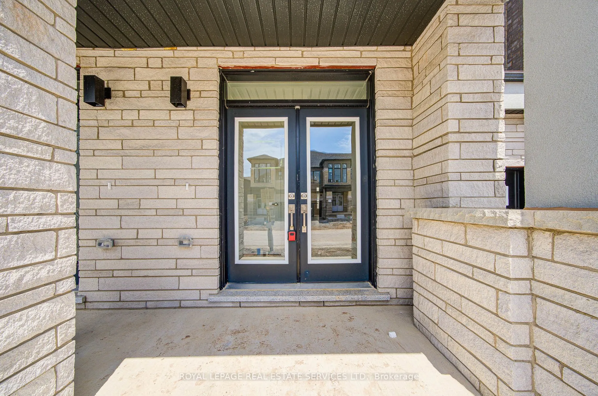 1180 Dartmouth Crescent