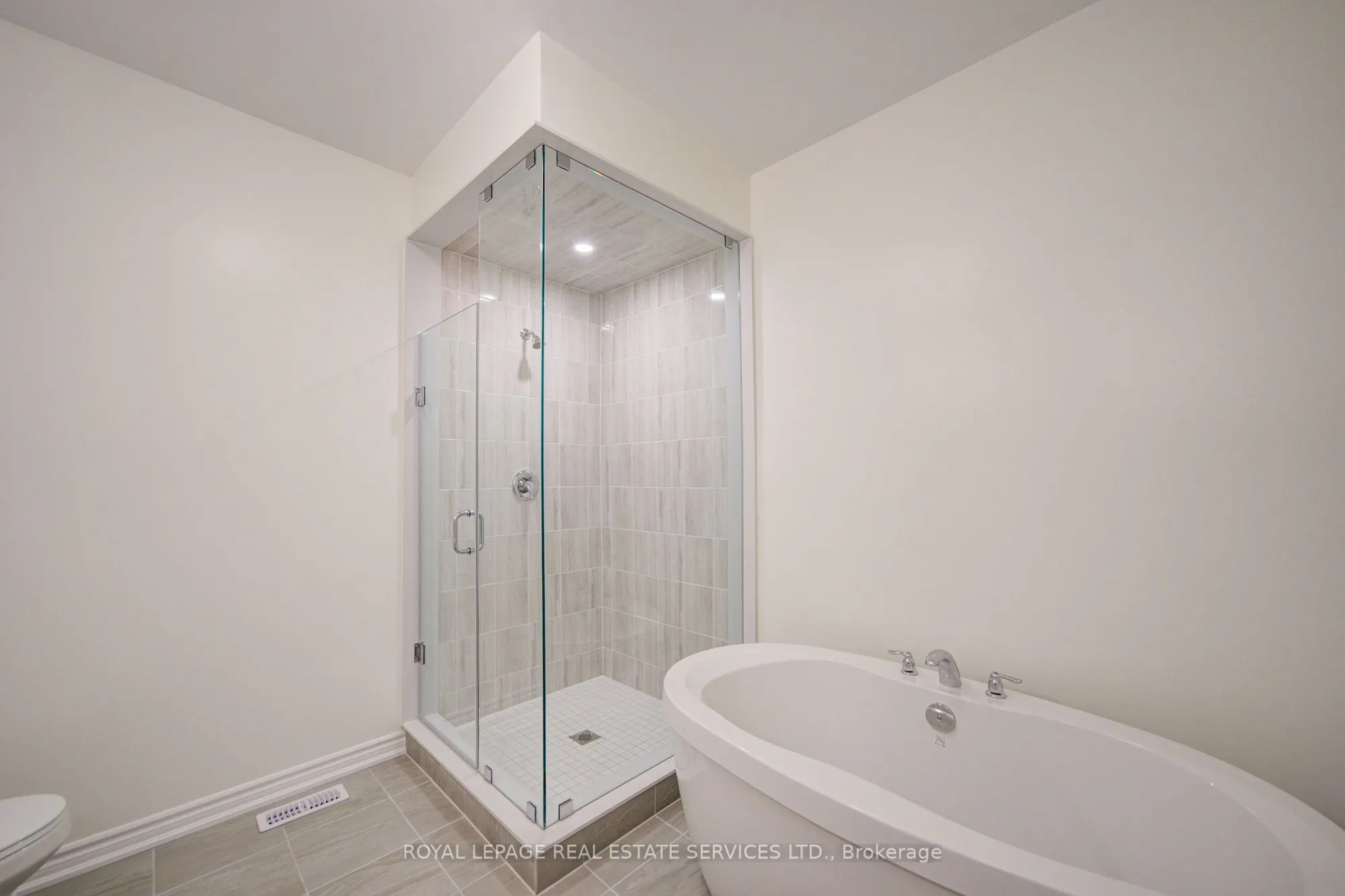 1180 Dartmouth Crescent