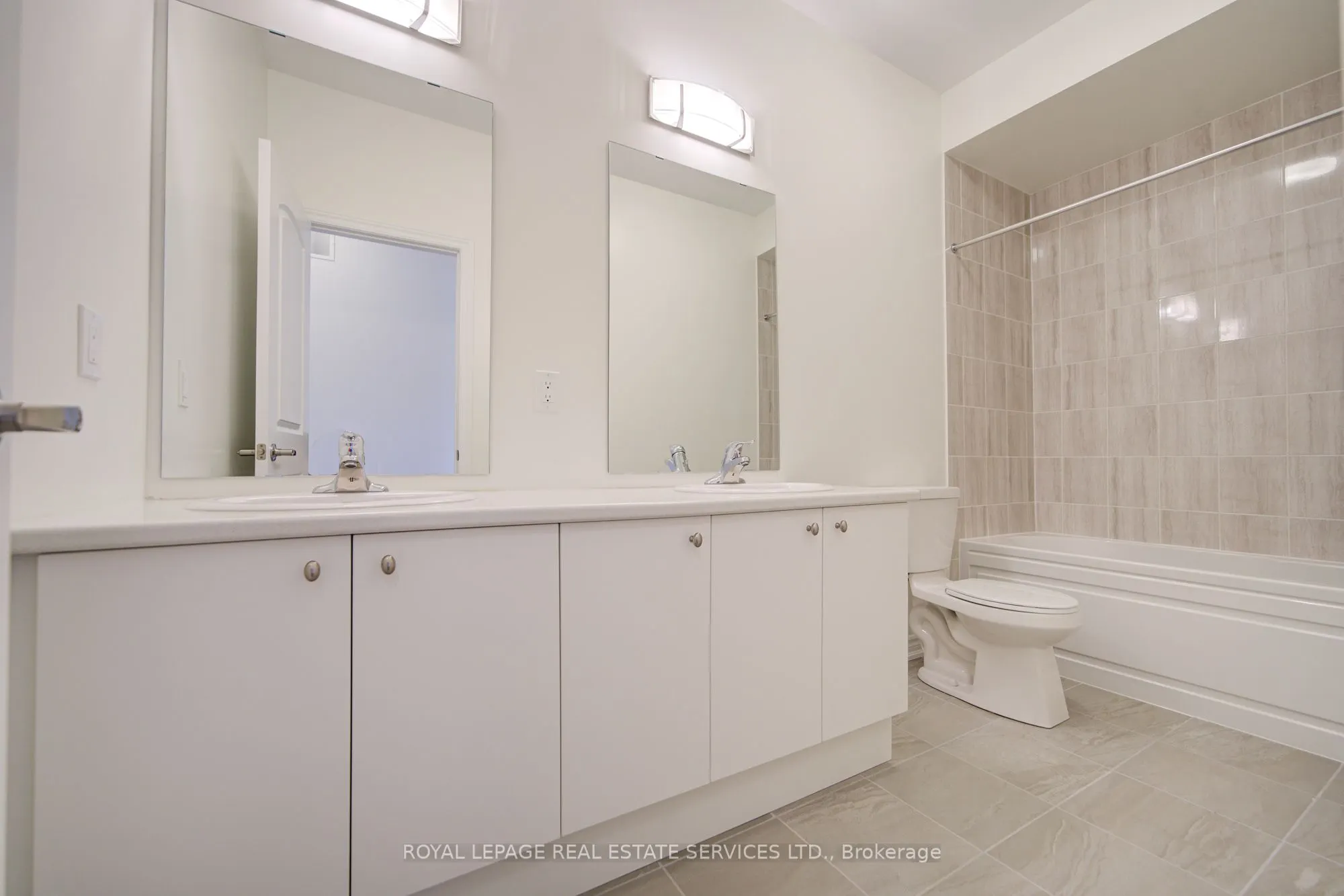 1180 Dartmouth Crescent