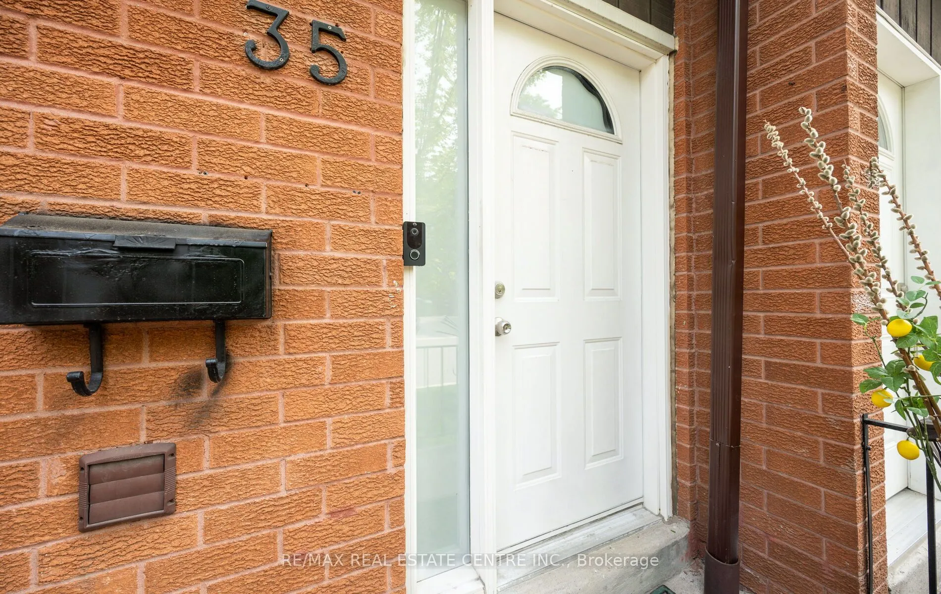 750 Burnhamthorpe Road E, #35