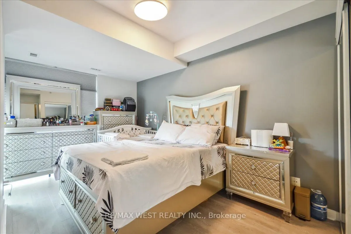 760 The Queens Way, #212