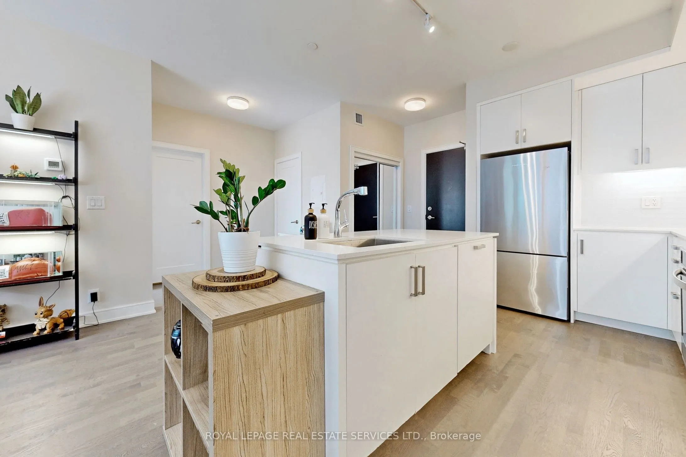 1575 Lakeshore Road W, #135