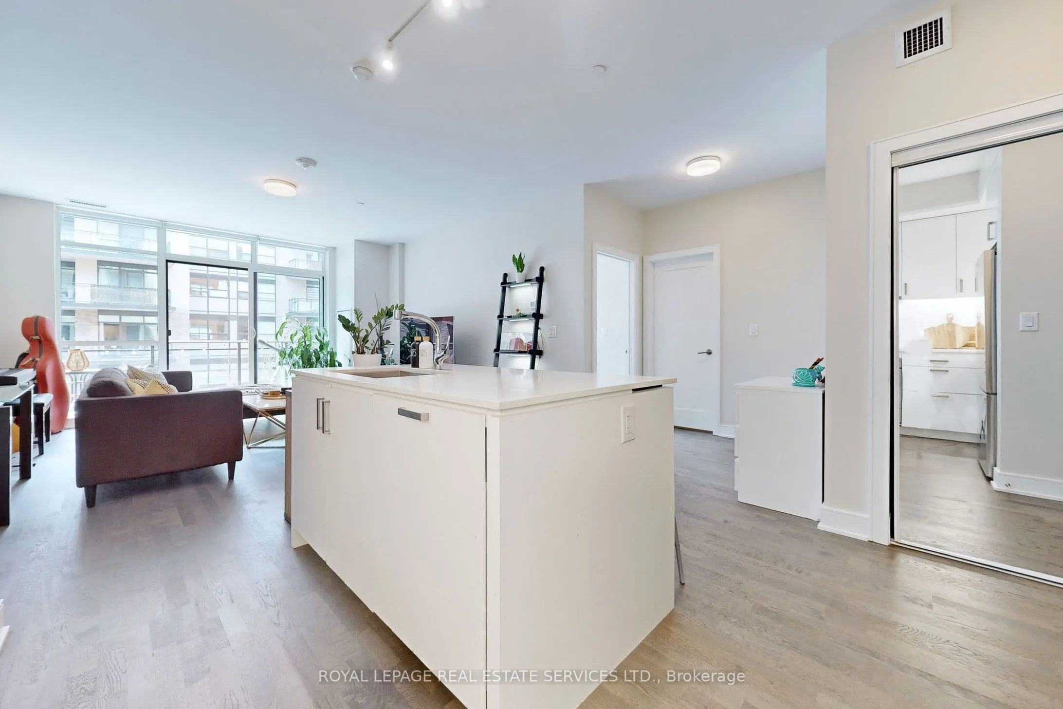 1575 Lakeshore Road W, #135