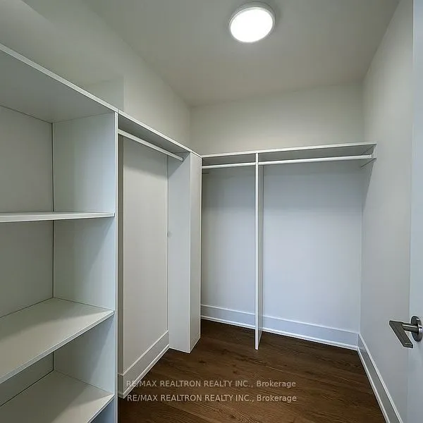 7 Mabelle Avenue, #2701
