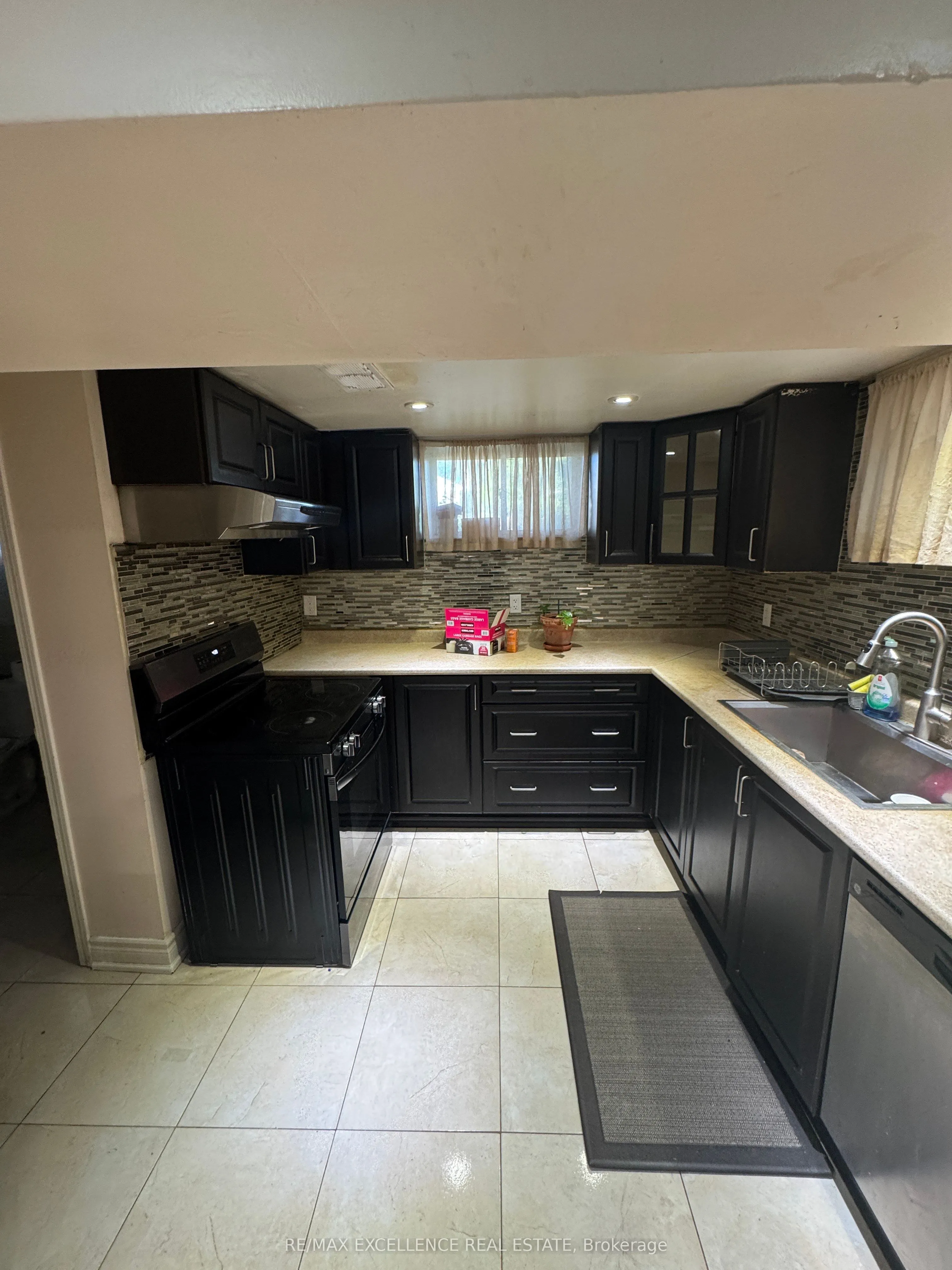 12 Vanderbrent Crescent