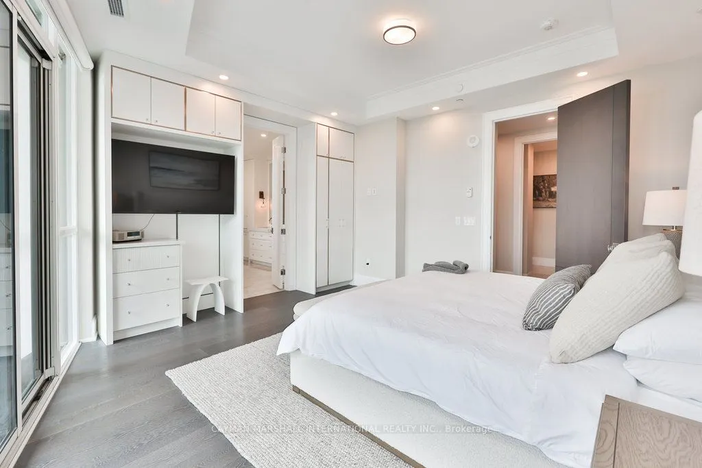 2060 Lakeshore Road, #2101