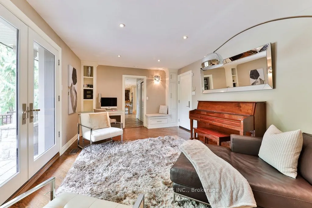 1293 Greenoaks Drive