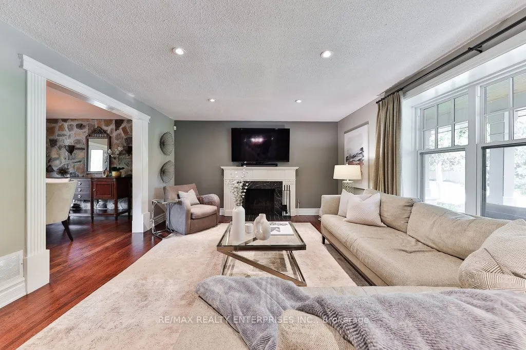 1293 Greenoaks Drive