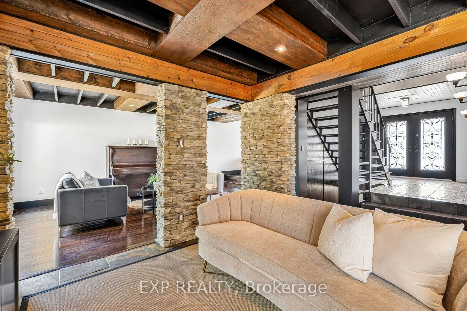 37 Kenninghall Boulevard